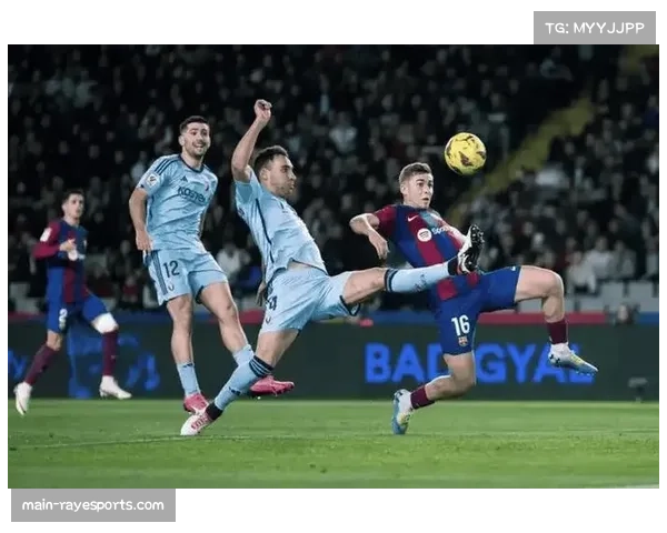 巴伦西亚中卫组合：迪亚卡比保利斯塔限制顶级前锋